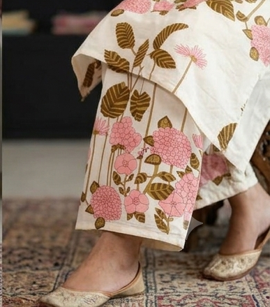 Cord set printed with neck embroidery